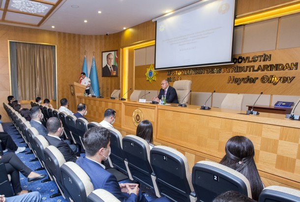 Səfər Mehdiyev "Könüllü gömrükçü"lərə sertifikatlar təqdim etdi (FOTO)